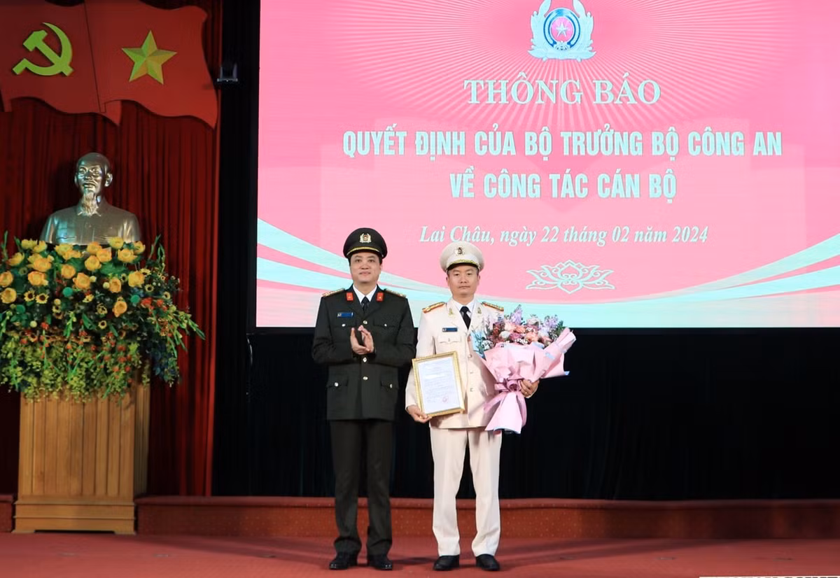 Đại tá Nguyễn Viết Giang nhấn mạnh, quá trình công tác tại Công an tỉnh Lai Châu, Đại tá Nguyễn Tuấn Hưng đã thể hiện được năng lực, khắc phục khó khăn cùng tập thể Ban Giám đốc lãnh đạo lực lượng Công an Lai Châu hoàn thành xuất sắc nhiệm vụ được giao; tham mưu có hiệu quả cho Tỉnh ủy, UBND tỉnh trong công tác bảo vệ an ninh quốc gia, bảo đảm trật tự an toàn xã hội trên địa bàn.