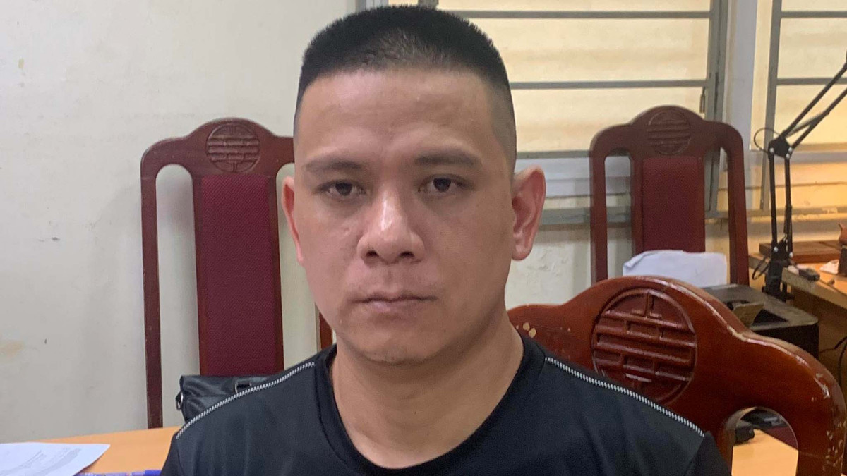  Ngoại tình vẫn ghen tuông rồi đâm chết tình địch trên phố: Đã có gia đình nhưng Lê Văn Thức (29 tuổi, trú xã Yên Khoái, huyện Lộc Bình, Lạng Sơn) vẫn quan hệ ngoài luồng với một cô gái. Tối 15/9/2022, khi thấy bạn gái đi với bạn trai khác, Thức dùng dao đâm chết tình địch là anh N.T (27 tuổi, trú quận Hoàn Kiếm, Hà Nội) tại vỉa hè ở Hà Nội và lôi bạn gái lên xe đưa lên Thái Nguyên. Sáng 16/9, Thức bị Công an quận Đống Đa bắt giữ khi đang lẩn trốn tại huyện Phú Lương (Thái Nguyên). 