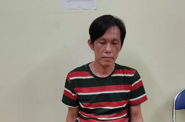  Đâm chết vợ cũ và tình địch sau cuộc nhậu: Trưa 17/12/2023, Mai Văn Kha (40 tuổi, quê Cần Thơ, tạm trú tại thị trấn Ngãi Giao, huyện Châu Đức, tỉnh Bà Rịa - Vũng Tàu) ngồi nhậu chung với hai người bạn, vợ cũ là chị L.T.T.D. (38 tuổi) và anh H.T.H.N (39 tuổi, trú xã Xà Bang). Đến khoảng 21h cùng ngày, hai người bạn và chị D. về trước, còn Kha tiếp tục nhậu chung với anh N. Khi thấy anh N. nhận được cuộc gọi hẹn nhậu tiếp, nghĩ rằng người gọi điện là vợ cũ, nên Kha quay về nhà thủ sẵn con dao rồi trở lại khu vực nghĩa địa. Thấy vợ cũ và anh N. đang ngồi choàng vai nhau tâm sự, Kha lao vào đâm vợ cũ và anh N. tử vong.