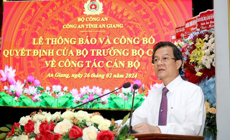 Bí thư Tỉnh ủy An Giang đề nghị các cán bộ được điều động, bổ nhiệm tiếp tục học tập, rèn luyện, giữ vững bản lĩnh chính trị, gương mẫu, phát huy truyền thống, tinh thần trách nhiệm, kinh nghiệm, năng lực, đoàn kết thống nhất cùng đơn vị xây dựng đơn vị ngày càng vững mạnh, chính quy, tinh nhuệ, hiện đại, đáp ứng yêu cầu nhiệm vụ trong tình hình mới. Hoàn thành tốt nhiệm vụ, bảo vệ vững chắc an ninh quốc gia, bảo đảm cuộc sống bình yên cho nhân dân... 