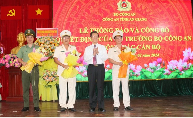 Phát biểu tại buổi lễ, Bí thư Tỉnh ủy An Giang Lê Hồng Quang ghi nhận những đóng góp của Đại tá Nguyễn Thanh Hà trên cương vị Phó giám đốc Công an tỉnh An Giang trong thời gian qua. Đồng thời, chúc mừng Đại tá Nguyễn Thế Hải và Thượng tá Huỳnh Thanh Lâm được Bộ Công an và Ban Thường vụ Tỉnh ủy An Giang thống nhất giao nhiệm vụ Phó giám đốc Công an tỉnh.