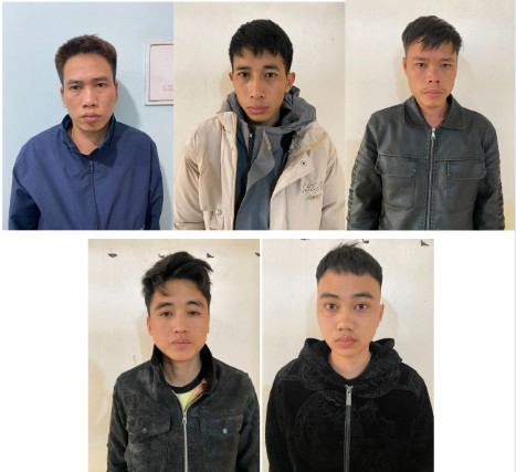 Bac Giang: Tam giu 5 doi tuong danh bac tai nha van hoa thon