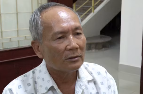 Với tội ác dã man, 2 đối tượng trong nhóm của Việt đã bị tòa kết án tử hình, một người lĩnh án chung thân. Một đối tượng bỏ trốn sau đó bị phát hiện đã chống trả quyết liệt buộc công an phải tiêu diệt. Riêng Phan Thanh Việt vẫn trốn biệt tích. Mọi nỗ lực truy bắt Phan Thanh Việt có lúc tưởng chừng rơi vào bế tắc. Thế nhưng, bằng quyết tâm, sự kiên trì và nhiều biện pháp nghiệp vụ của Công an tỉnh Quảng Ngãi, Phan Thanh Việt phải tra tay vào còng sau 43 năm gây án. 