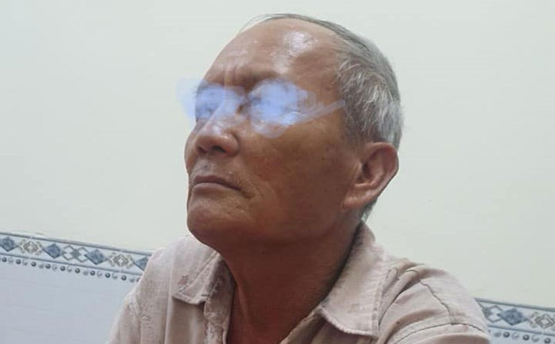 Khám nghiệm hiện trường, công an xác định có 6 người bị sát hại. Thi thể bị chôn dưới cát, bên trên phủ lá dương. Công an nhận định đây là vụ giết người, cướp tài sản. Nạn nhân là nhóm người có ý định vượt biên bằng đường biển. Qua điều tra, công an xác định nhóm thủ ác gồm 5 đối tượng, trong đó có Phan Thanh Việt. Việc truy bắt các đối tượng được triển khai gấp rút. Chỉ trong một thời gian ngắn, công an đã bắt được 3 đối tượng liên quan, còn Phan Thanh Việt và một đồng phạm bặt vô âm tín. 