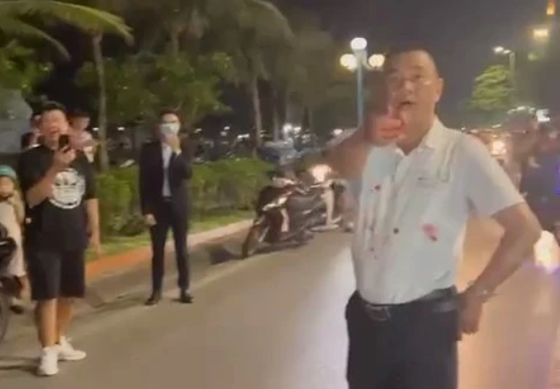  Trưởng Công an phường Bãi Cháy bị cách chức, điều chuyển công tác: Tháng 6/2023, Thiếu tướng Đinh Văn Nơi - Giám đốc Công an tỉnh Quảng Ninh đã ký quyết định cách chức, điều chuyển công tác đối với Trung tá Nguyễn Thành Nam - Trưởng Công an phường Bãi Cháy (TP Hạ Long, tỉnh Quảng Ninh) do liên quan việc lái xe sử dụng rượu bia và có hành vi không chuẩn mực với người dân xảy ra vào ngày 17/5. Ông Nam được điều chuyển công tác tại bộ phận trực ban, Đội Cảnh sát Phòng cháy chữa cháy và Cứu nạn cứu hộ, Công an TP Hạ Long. 