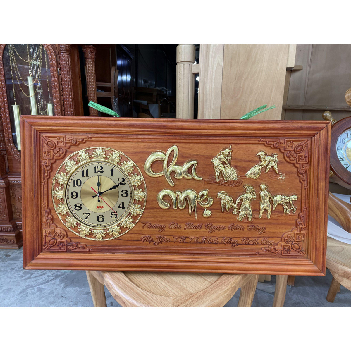  Đồng hồ treo tường không chỉ là vật trang trí mà còn mang ý nghĩa gắn kết gia đình. Một chiếc đồng hồ đẹp, sang trọng sẽ giúp không gian sống thêm ấm cúng và tràn đầy ý nghĩa. Ảnh minh họa