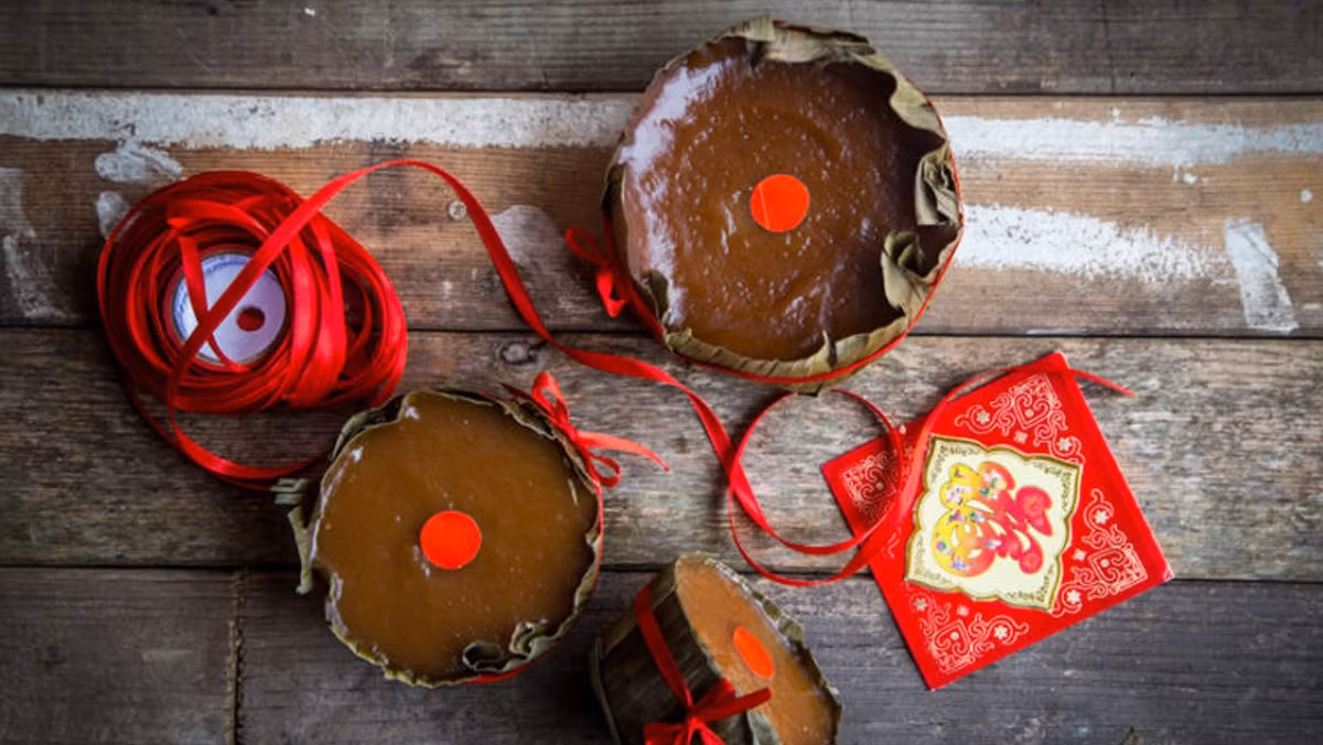 Trong tiếng Trung Quốc, bánh gạo nếp có nghĩa là “ngày càng cao hơn qua từng năm”. Người Trung Quốc cho rằng điều này có nghĩa là bạn càng ở trên cao thì công việc kinh doanh của bạn càng thịnh vượng. Ảnh minh họa