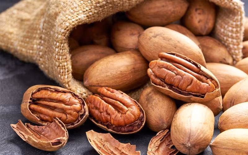  Hồ đào giàu axit oleic có thể chữa lành vết thương, có lợi cho bệnh nhân ung thư, các bệnh tự miễn dịch, viêm nhiễm. Hồ đào có thể rang, nướng hoặc kết hợp với các món tráng miệng, salad. Ảnh minh họa