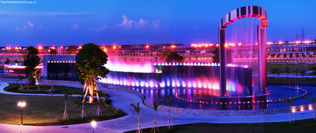  Công viên thành phố mới Bình Dương là địa điểm vui chơi tại Bình Dương thích hợp cho ngày nghỉ cuối tuần. Khu vực công viên được thiết kế theo mô hình xanh với đài phun nước, suối, hồ nhân tạo,... đặc biệt là khu vui chơi giải trí cho thiếu nhi. Ảnh MIA