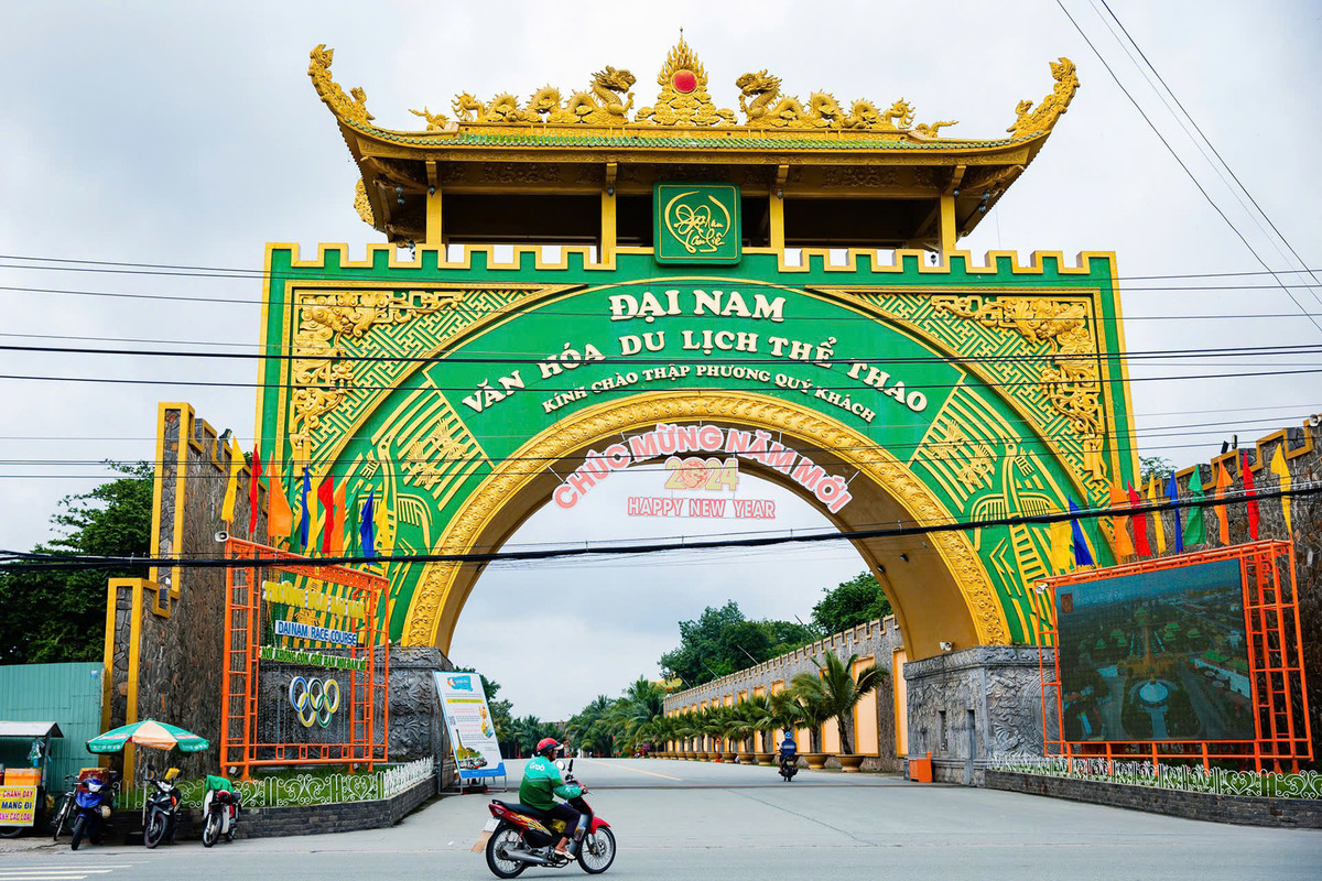 Theo thông báo mới nhất được đăng tải trên fanpage, Khu du lịch Đại Nam sẽ tạm ngưng hoạt động từ ngày 22/1 đến hết ngày 28/1 để chỉnh trang và hoàn thiện cảnh quan mừng Xuân Ất Tỵ 2025. Nhiều người không biết chơi ở đâu ăn gì trong thời gian này. Dưới đây là một số gợi ý điểm ăn chơi quanh Bình Dương trong thời gian khu du lịch Đại Nam tạm ngưng hoạt động. Ảnh Internet