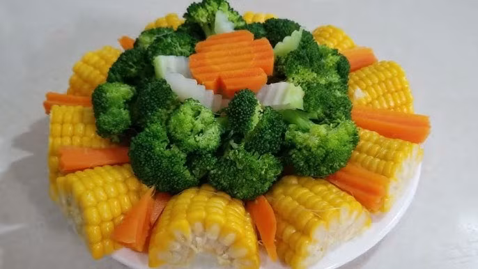  Rau củ tươi ngon chính là biểu thị cho mùa xuân, sự đổi mới, năng lượng, sự tiến bộ và giàu có. Bên cạnh đó, có một số loại rau truyền thống bạn có thể lựa chọn để ăn như: rau diếp, bông cải xanh, cải chíp,... Ảnh minh họa