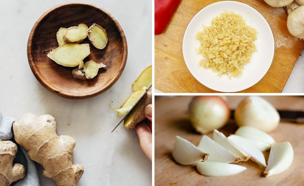 Cạo sạch củ gừng rồi xắt lát mỏng hoặc băm nhỏ để khi nấu sẽ dậy mùi thơm. Tỏi rửa sạch, loại bỏ vỏ rồi băm nhỏ. Nếu cho thêm hành tây, bỏ vỏ rồi bổ miếng cau hoặc thái hạt lựu. Ảnh minh họa