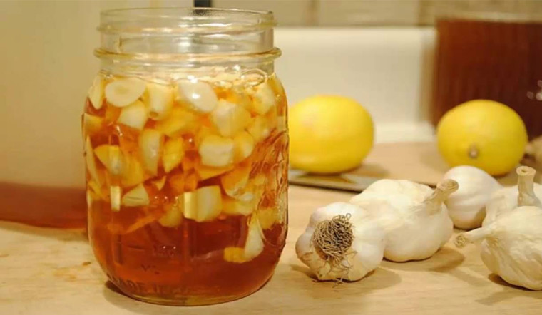 Nam giới có thể áp dụng linh hoạt một số cách cải thiện sức khỏe sau : Rượu tỏi giúp nam giới bổ thận tráng dương, tăng cường lưu thông máu trong cơ thể, cải thiện các triệu chứng rối loạn cương dương.