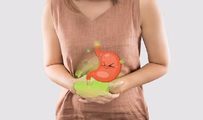  Gây khó tiêu, đầy bụng và đầy hơi: Dư thừa chất xơ cũng có khả năng làm giảm khả năng hấp thụ canxi và kẽm của cơ thể. Thậm chí, đối với những bệnh nhân bị xơ gan, ăn quá nhiều rau có thể dẫn đến chảy máu dạ dày khiến tình trạng bệnh chuyển biến xấu hơn. Ảnh minh họa