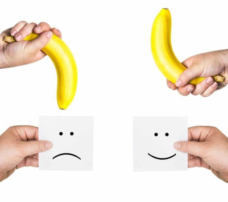 Rối loạn cương dương: Sự cương cứng trong chuyện ấy có vấn đề khi không có đủ lưu lượng máu đến dương vật để duy trì sự cương cứng. Rối loạn chức năng xảy ra khi bạn mắc bệnh đái tháo đường, tăng huyết áp, mất cân bằng tuyến giáp… hoặc do các tình trạng tâm lý như căng thẳng và trầm cảm. Ảnh minh họa