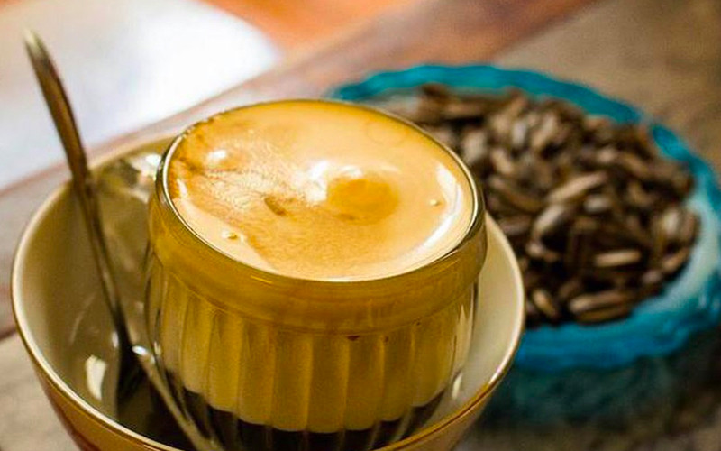  Cà phê trứng thức uống làm từ cà phê, trứng, sữa, … những nguyên liệu đơn giản nhưng lại mang hương vị thơm ngon độc đáo mà ai thưởng thức đều không thể quên. Ảnh minh họa