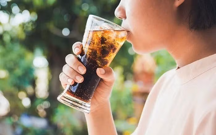 Ngay Tet, can trong khi lam dung do uong co duong-Hinh-5