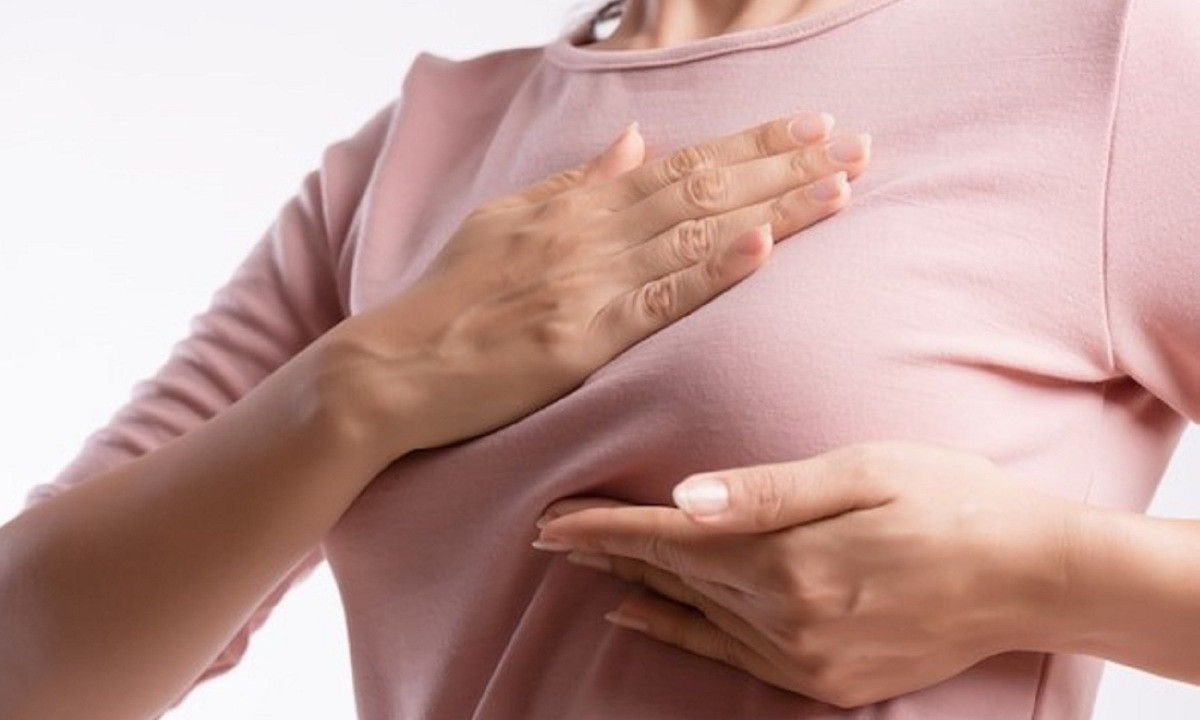  Lối sống và sinh hoạt không khoa học: Chế độ ăn uống nhiều calo, cơ thể lười vận động sẽ làm lượng mỡ thừa trong cơ thể tăng cao dẫn đến béo phì và làm tăng nguy cơ mắc ung thư vú. Ngoài ra, hút thuốc lá, uống nhiều rượu bia, căng thẳng kéo dài cũng dễ dẫn đến ung thư vú. Ảnh minh họa