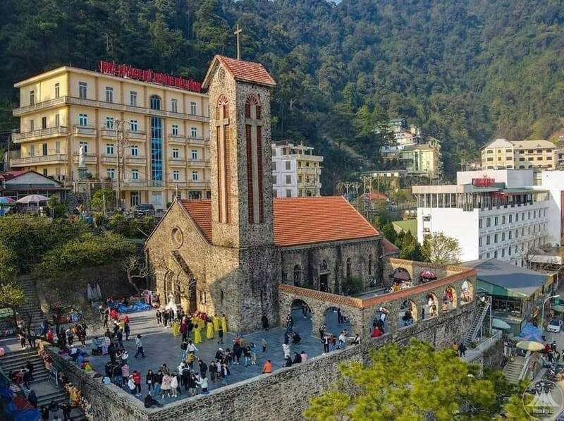 Vào mùa xuân, nơi đây khoác lên mình vẻ đẹp huyền ảo với làn sương mờ ảo len lỏi giữa rừng cây và những con đường nhỏ. Khí hậu mát mẻ, dễ chịu cùng cảnh sắc thơ mộng khiến Tam Đảo trở thành địa điểm lý tưởng để bạn tận hưởng kỳ nghỉ đầu năm. Ảnh minh họa