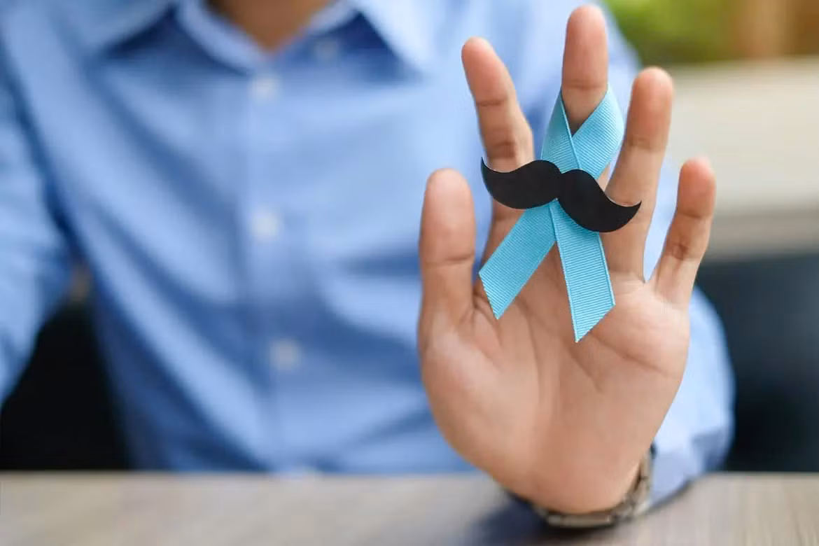 Để bảo vệ tuyến tiền liệt hãy giữ thói quen sinh hoạt lành mạnh, chú ý bỏ thuốc lá, hạn chế rượu bia. Giảm tiêu thụ thức ăn cay và kích thích trong khẩu phần ăn, uống đủ nước. Không nên ngồi lâu, cứ nửa tiếng nên đứng dậy vận động cơ thể. Ảnh minh họa