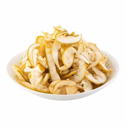  Vỏ bưởi sấy thơm ngon, lạ miệng. Các tinh chất có trong quả bưởi giúp giảm mỡ trong máu, giảm hấp thu cholesterol và có tính kháng oxi hóa mạnh. Chất xơ ở vỏ bưởi còn cực kì hiệu quả trong việc cải thiện sức khỏe đường ruột. Đây hứa hẹn sẽ là món ăn vặt không làm tăng cân, hơn nữa còn làm đẹp da và giảm đi quá trình lão hóa nhờ các tinh dầu nguyên chất có trong vỏ bưởi.