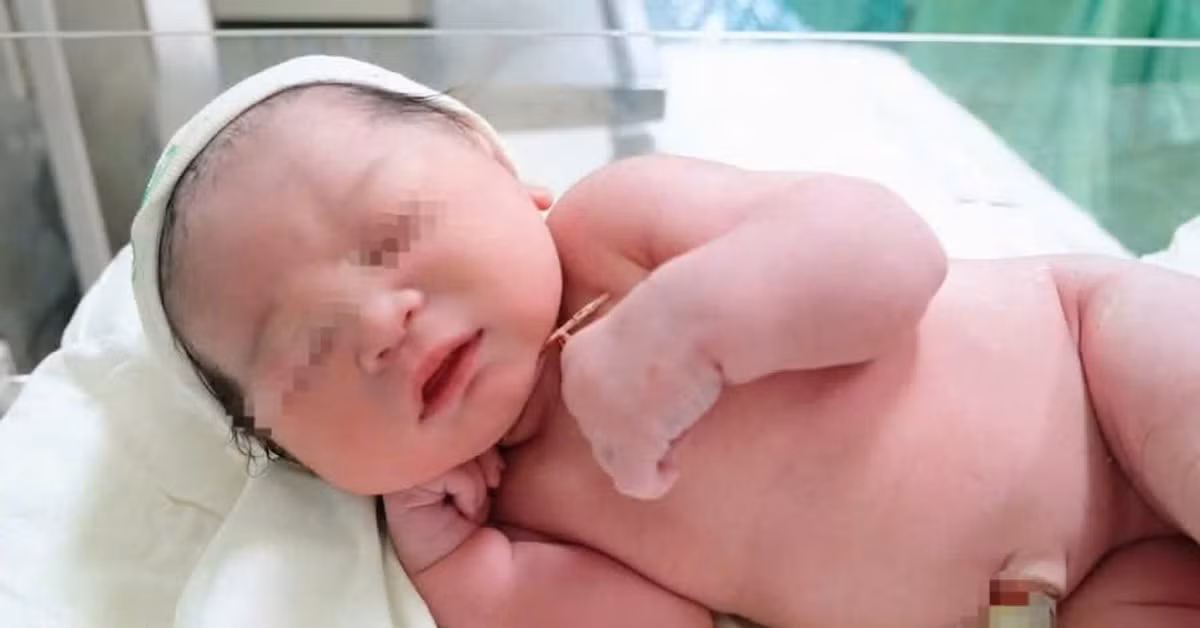 Bé gái chào đời mang theo vòng tránh thai của mẹ Be gai chao doi mang theo vong tranh thai cua me