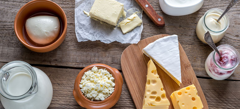  Sữa là một trong những thực phẩm hàng đầu gây khiến khó tiêu, ợ chua. Nguyên nhân là do một số người không có đủ lactase - loại men giữ vai trò “bẻ gãy” đường lactose có trong sữa. Ảnh minh họa