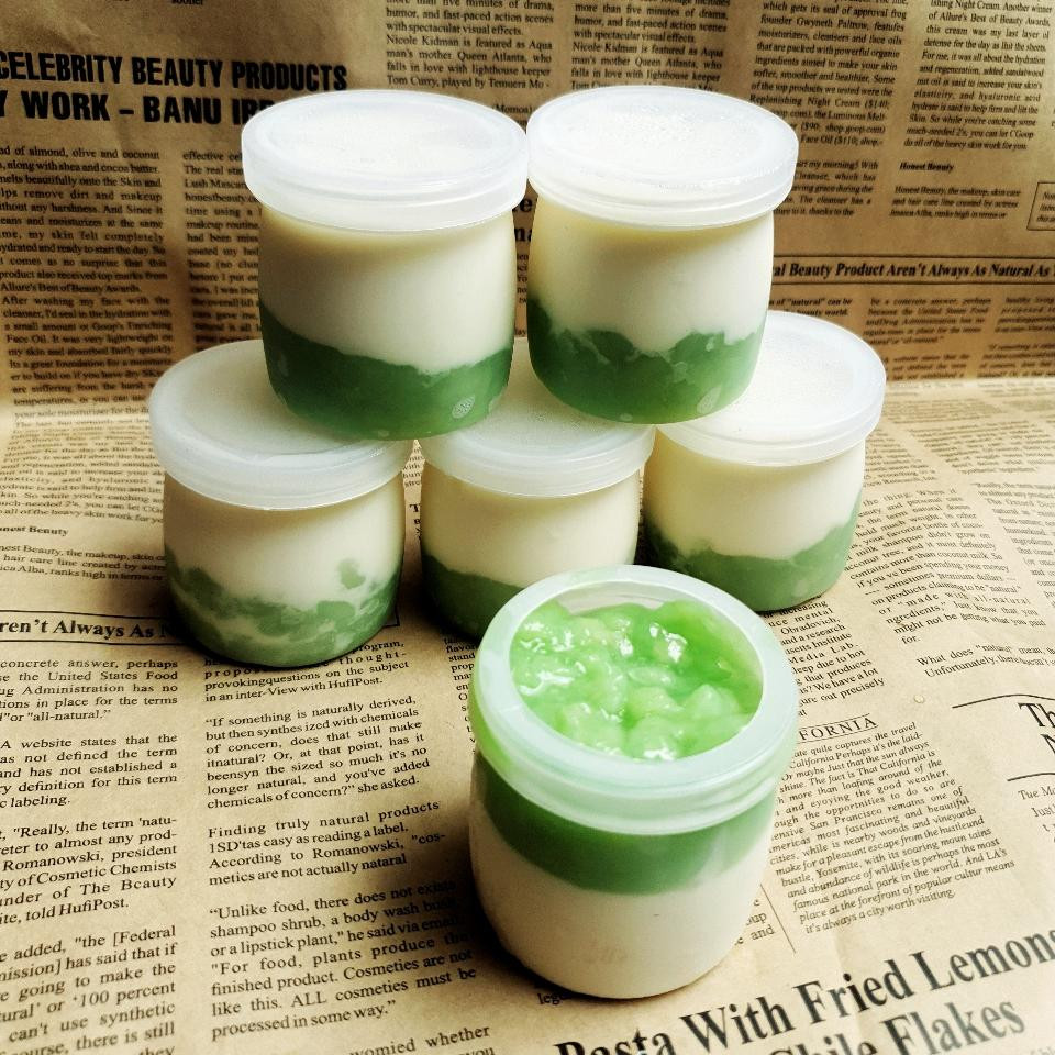  Sữa chua cốm: Sữa chua mát lạnh, sánh mịn quyện cùng với cốm dẻo thơm, bùi bùi cực thú vị.