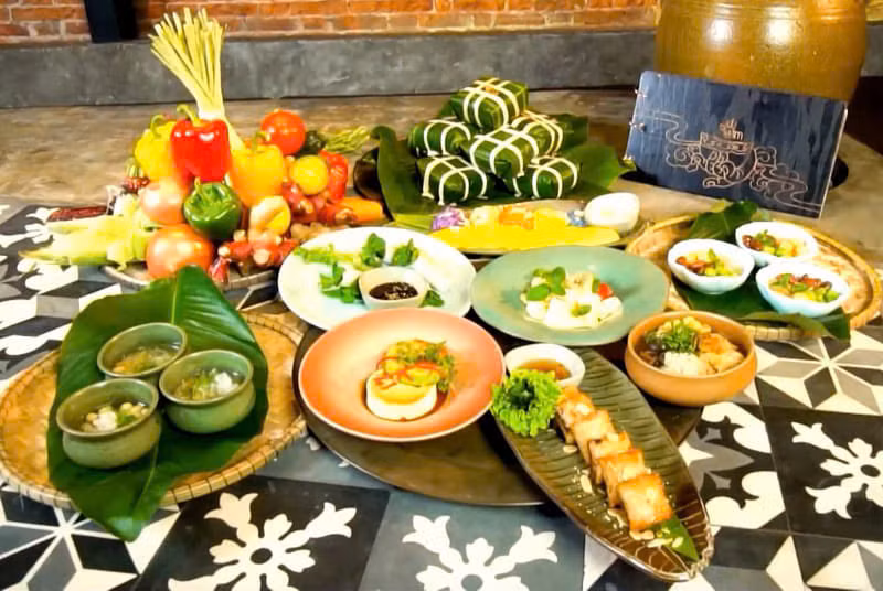 Cúng ông Táo là một nét đẹp trong văn hóa Việt Nam, thể hiện sự tôn kính đối với thần linh và mong cầu bình an, may mắn cho gia đình. Trong đó, việc chuẩn bị mâm cỗ chay cúng ông Táo ngày càng được nhiều gia đình lựa chọn, không chỉ vì tính giản dị mà còn mang ý nghĩa thanh tịnh. Ảnh Internet