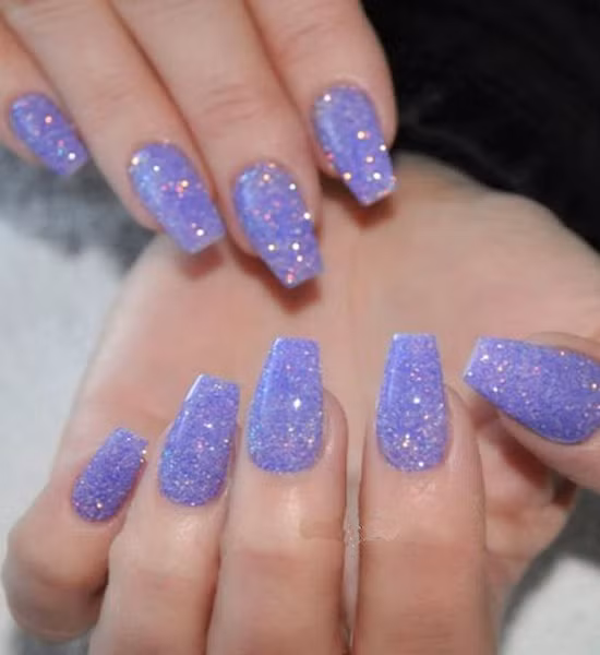 Một bộ móng tay mang màu sắc của những viên ngọc sáng thật sự không tệ phải không nào?