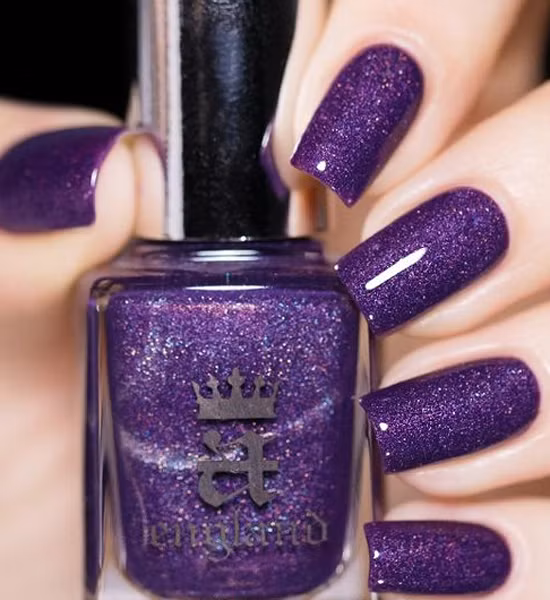 Màu tím là sắc màu mới trở nên phổ biến nhưng thu hút được sự yêu thích của rất nhiều bạn trẻ. Màu tím như những mẫu sơn trong show Rufian hay màu tím mận thẫm đều là những trải nghiệm tuyệt vời mà bạn nên thử.