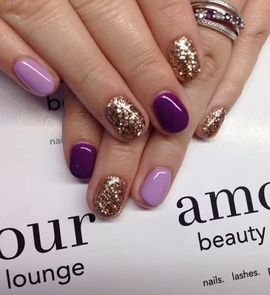 Tím hoa cà, tím ngọc, tím đậm... một bộ sưu tập những xu hướng màu sắc nail trong mùa thu trên bàn tay này. 