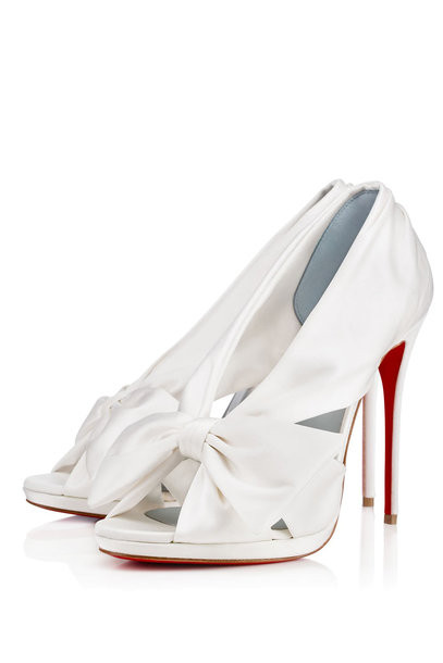 Sự sang trọng, tinh tế và quý phái chính là chủ đề của các mẫu giày cười năm nay.