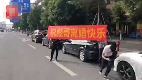 Ly hon, nguoi dan ong lam dieu 