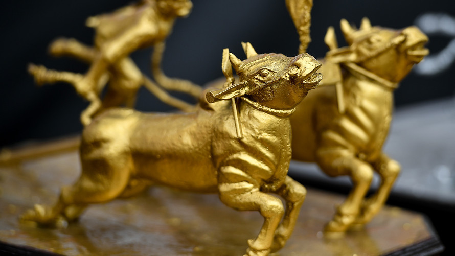 Gia vang hom nay 13/1: Vang trong nuoc nguoc chieu the gioi