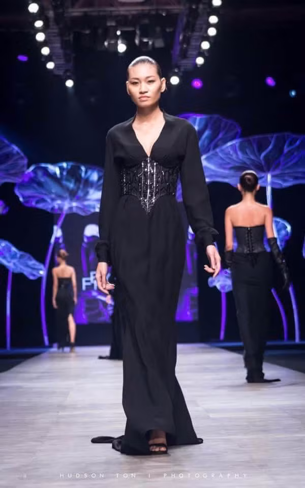 Xot xa hinh anh da boc xuong cua nguoi mau 9X mac benh hiem ngheo-Hinh-7