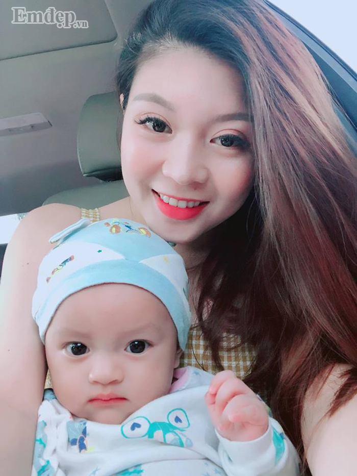 Me 9X xinh nhu hotgirl bat mi tuyet chieu ren con tu ngu tu 2 thang