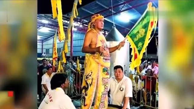 Phap su nhot minh trong noi hap, tuyen bo se thoat chet va ket