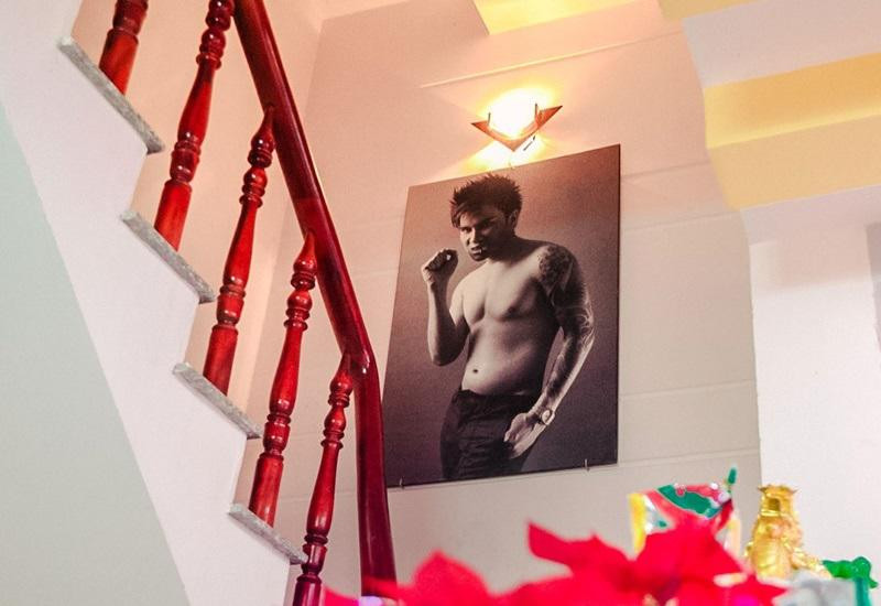 Được biết đến là 1 trong 3 “Ông hoàng miền Tây” cùng với Lâm Chấn Khang và Quách Thành Danh, sau hơn 10 năm theo nghiệp ca sĩ, Lâm Chấn Huy không chỉ có chỗ đứng trong lòng người hâm mộ mà còn có khối tài sản đồ sộ đáng khâm phục ở tuổi 40.