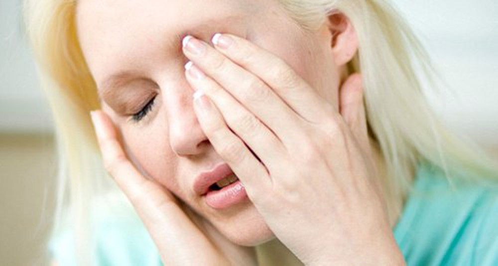 Kham mat, co gai duoc ke thuoc roi loan cuong duong va ket kinh di