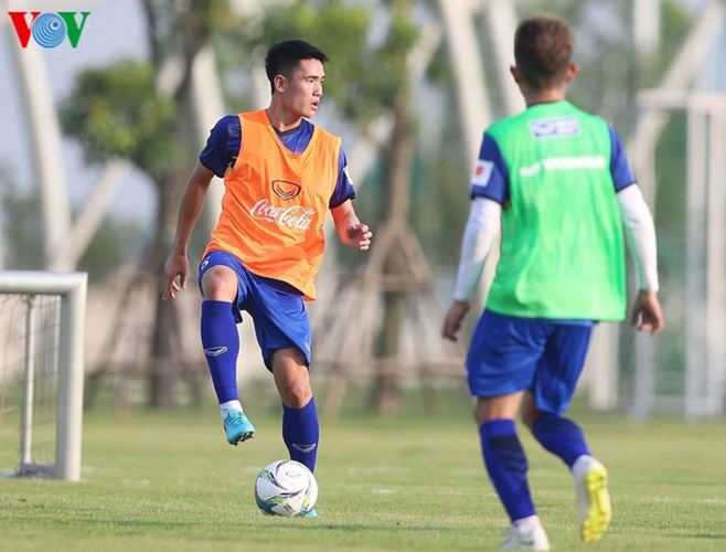 Hậu vệ: Huỳnh Tấn Sinh