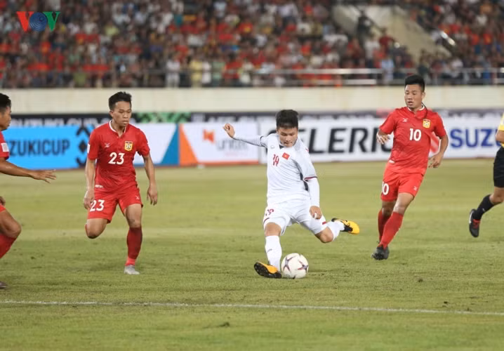 Hộ công: Nguyễn Quang Hải