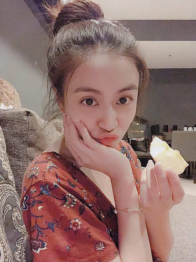 Từ trước tới giờ, cô thường đạt vị trí cao trong Top những sao nữ sở hữu gương mặt mộc đẹp nhất Vbiz.