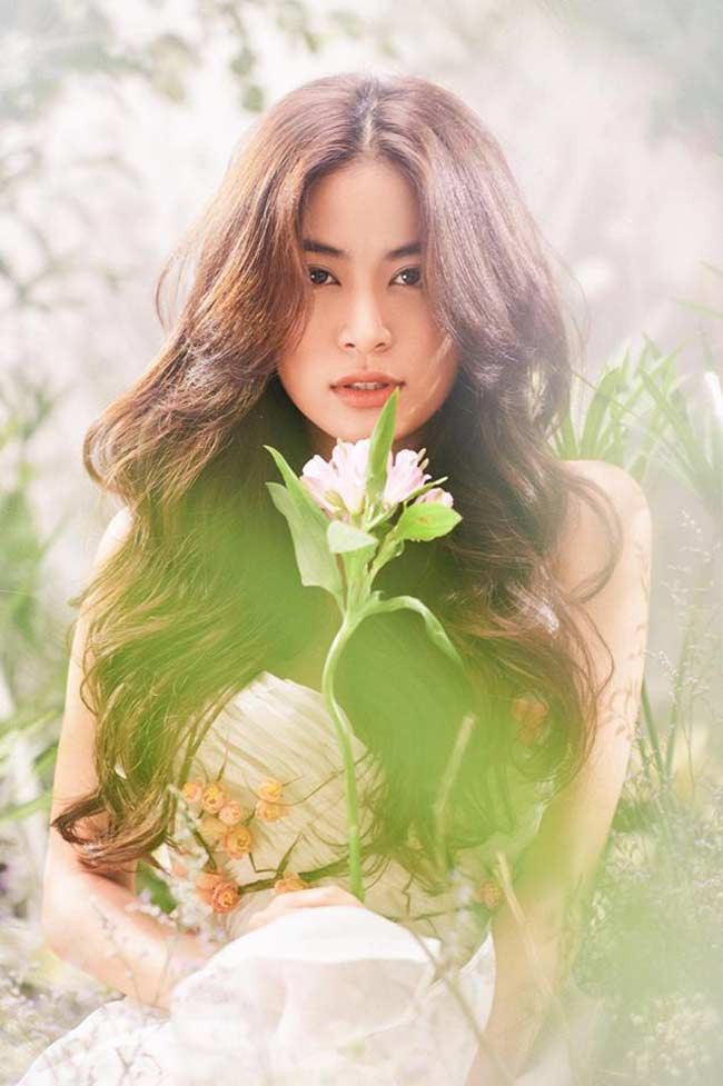 Mặt mộc của nữ ca sỹ họ Hoàng khiến nhiều cô gái phải ghen tỵ.