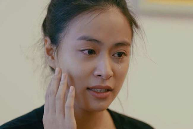 Hoàng Thùy Linh cũng được biết đến là một trong số ít người đẹp nói không với phẫu thuật thẩm mỹ.