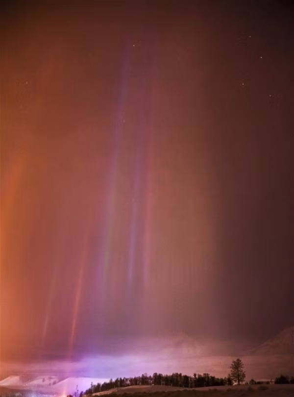 Bí ẩn cột hào quang xuất hiện, ai cũng ngỡ ngàng - Hình 2 Bi an cot hao quang xuat hien, ai cung ngo ngang-Hinh-2