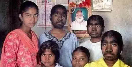 Bi an ngoi lang ky quac, noi moi nguoi mat het nhau-Hinh-3