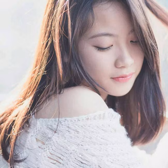 "Mình và các bạn sẽ có nhiều trải nghiệm thú vị mà chỉ khi tham gia cuộc thi mới có được. Đó mới là món quà tuyệt vời nhất Miss Teen 2017 đem lại", Hương nói.