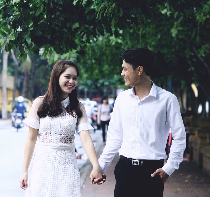 Trong công việc, người mà Phương Thảo thần tượng đó chính là MC Diệp Chi - một MC nữ ghi nhiều dấu ấn trong lòng khán giả. "Mình ngưỡng mộ chị Diệp Chi một phần chắc chị là người cùng quê hương Nghệ An. Và lý do đặc biệt nhất chính là tài năng của chị. Một người phụ nữ nhỏ nhắn nhưng luôn ẩn chứa những năng lực tiềm tàng. Mình luôn lấy đấy là một hình mẫu lý tưởng và cố gắng để có được thành công như chị trong tương lai”, Thảo chia sẻ.