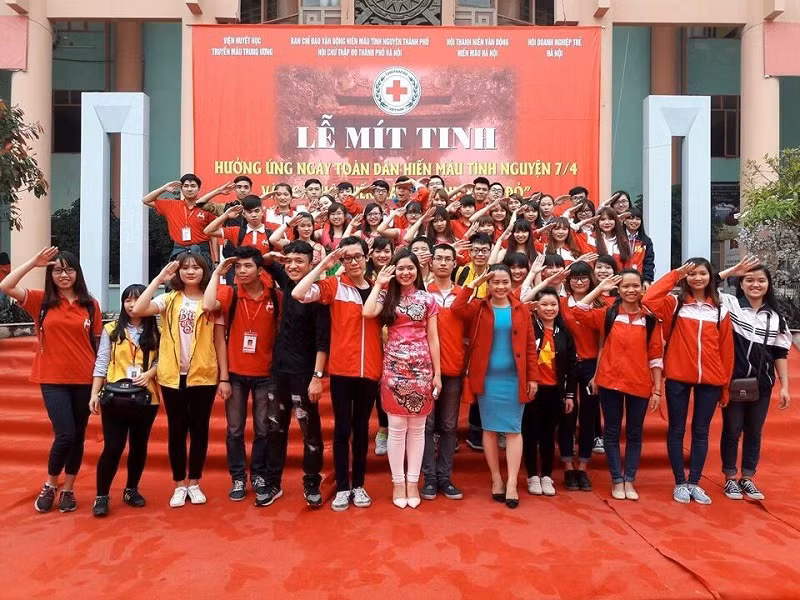 Với ước mơ được trở thành một MC, một biên tập viên thành công trên lĩnh vực truyền hình, vì vậy, nữ sinh xinh đẹp đang không ngừng cố gắng, phấn đấu từng ngày để theo đuổi niềm đam mê ấy. Bởi cô nàng luôn ý thức được đối với nghề cần 50% là năng khiếu, 50% còn lại quyết định bởi sự nỗ lực từ bản thân.